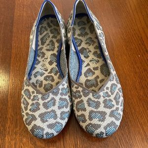 Rothy’s The Flat Gray/Blue Leopard Print Retired .Size 10W. EUC